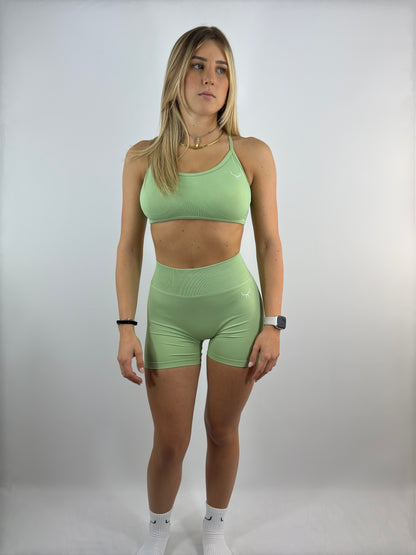 Dynamic crossed shorts