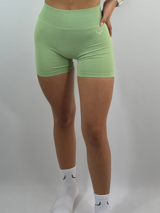 Dynamic crossed shorts